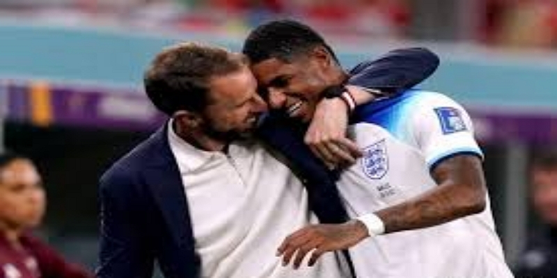 多宝娱乐聚焦新星崛起：帕尔默与埃泽抢占中场席位-多宝娱乐